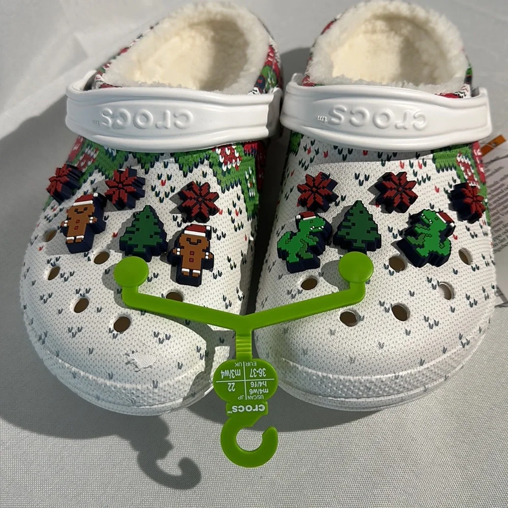 NEW Crocs Lined Christmas Charms Size 4M/6W